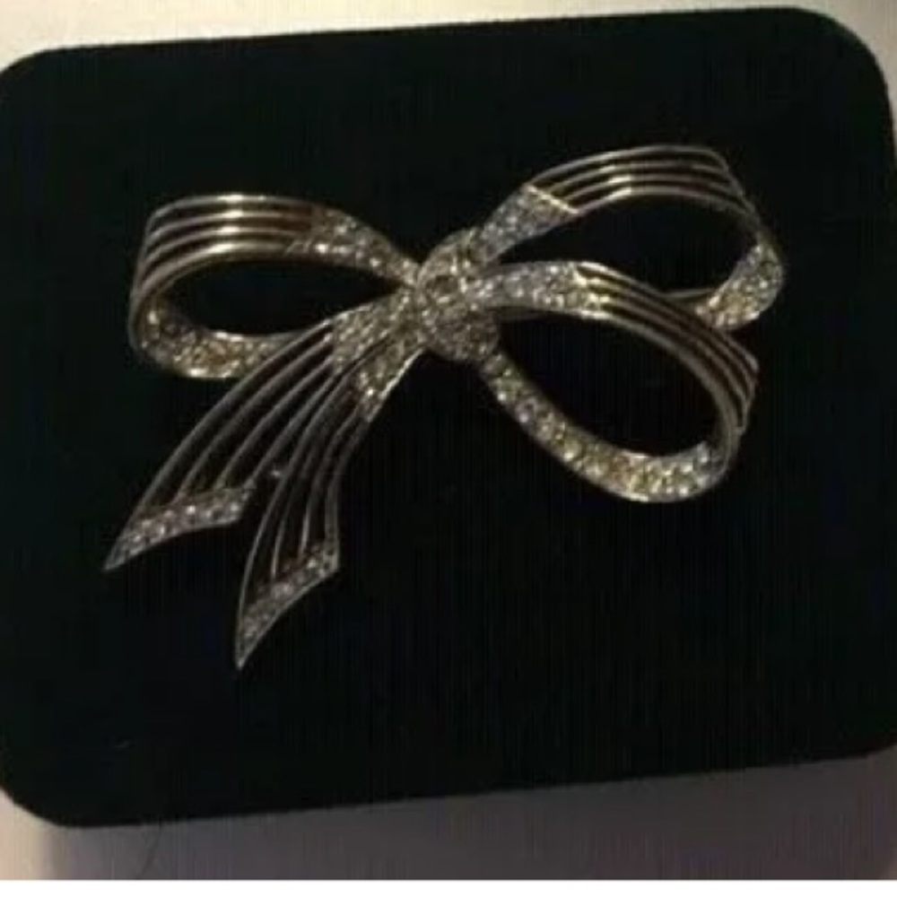BOUCHER RHODIUM PLATED RHINESTONE BOW BROOCH